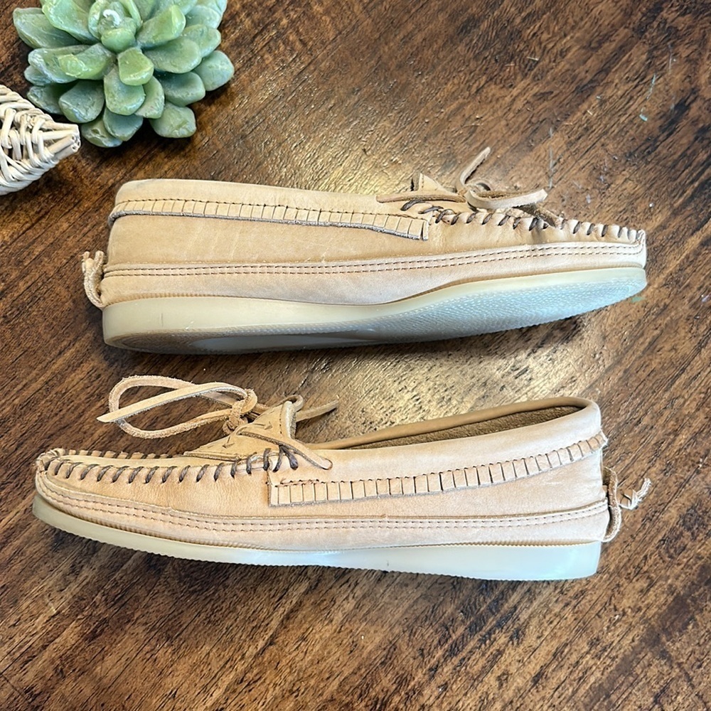 Eastland Light Tan Leather Moccasin Loafers with Bow - Picture 9 of 9